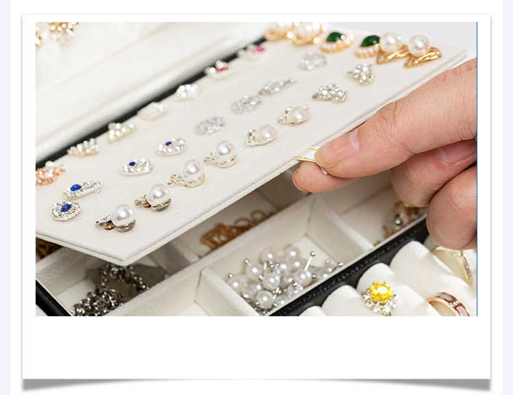 Diamond Stud Size Chart {Diamond Stud Earrings on Model} — Borsheims